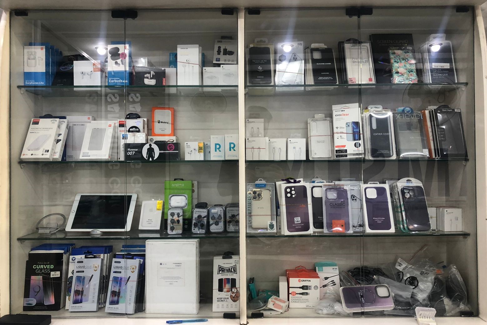 Apple phones covers Samsung Phones cover chargers Tablets